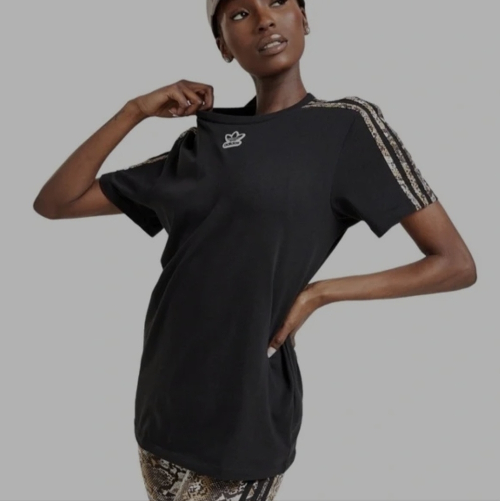✨️SALE✨️NWT Adidas Snake Tee
